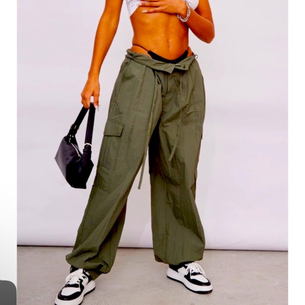 NWT- Pretty Little Thing Green  Baggy Cargo Trousers